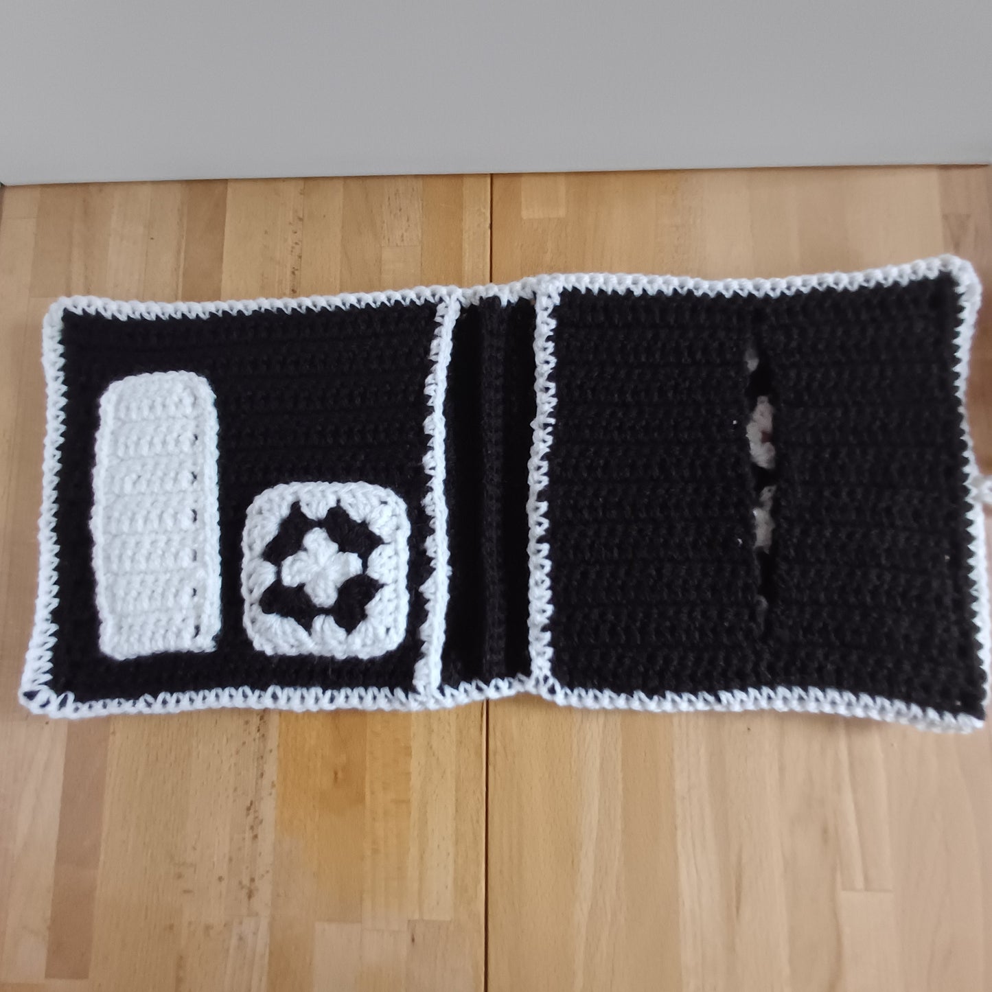 Etui pour carnet avec rangements noir et blanc