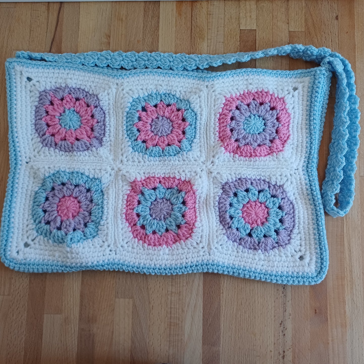 Grand sac bandoulière bleu, violet et rose