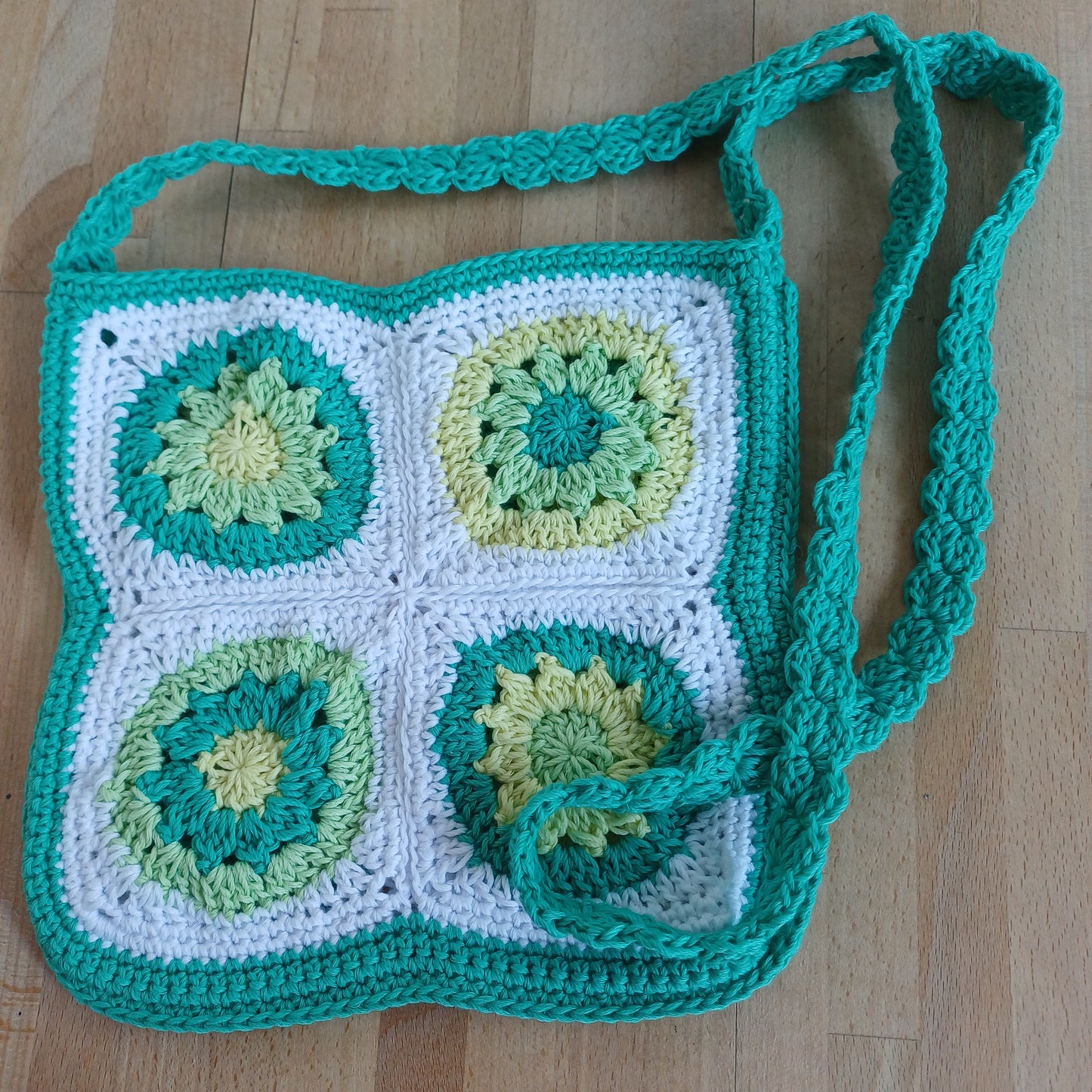 Petit sac fleuri vert