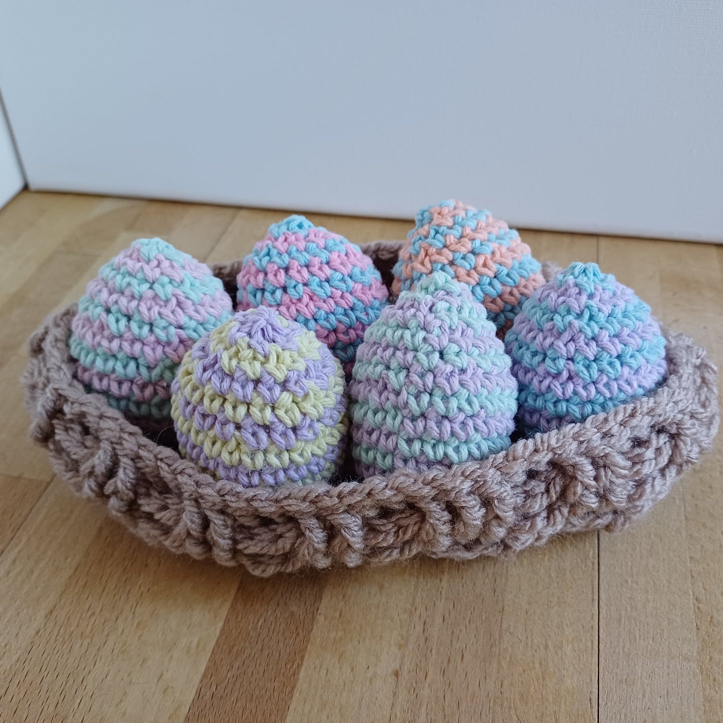 Panier oeufs de Pâques pastel