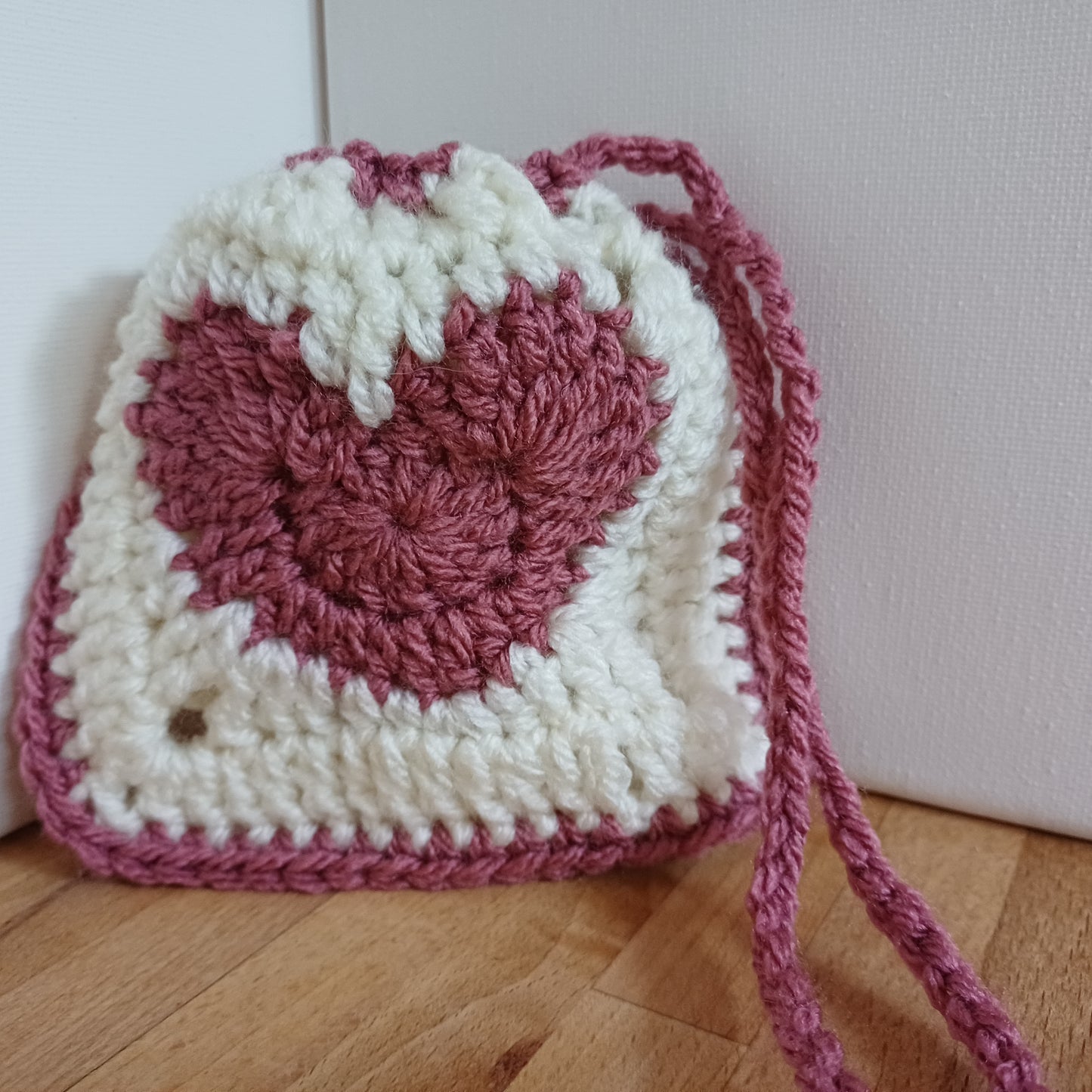 Pochon granny coeur rose foncé