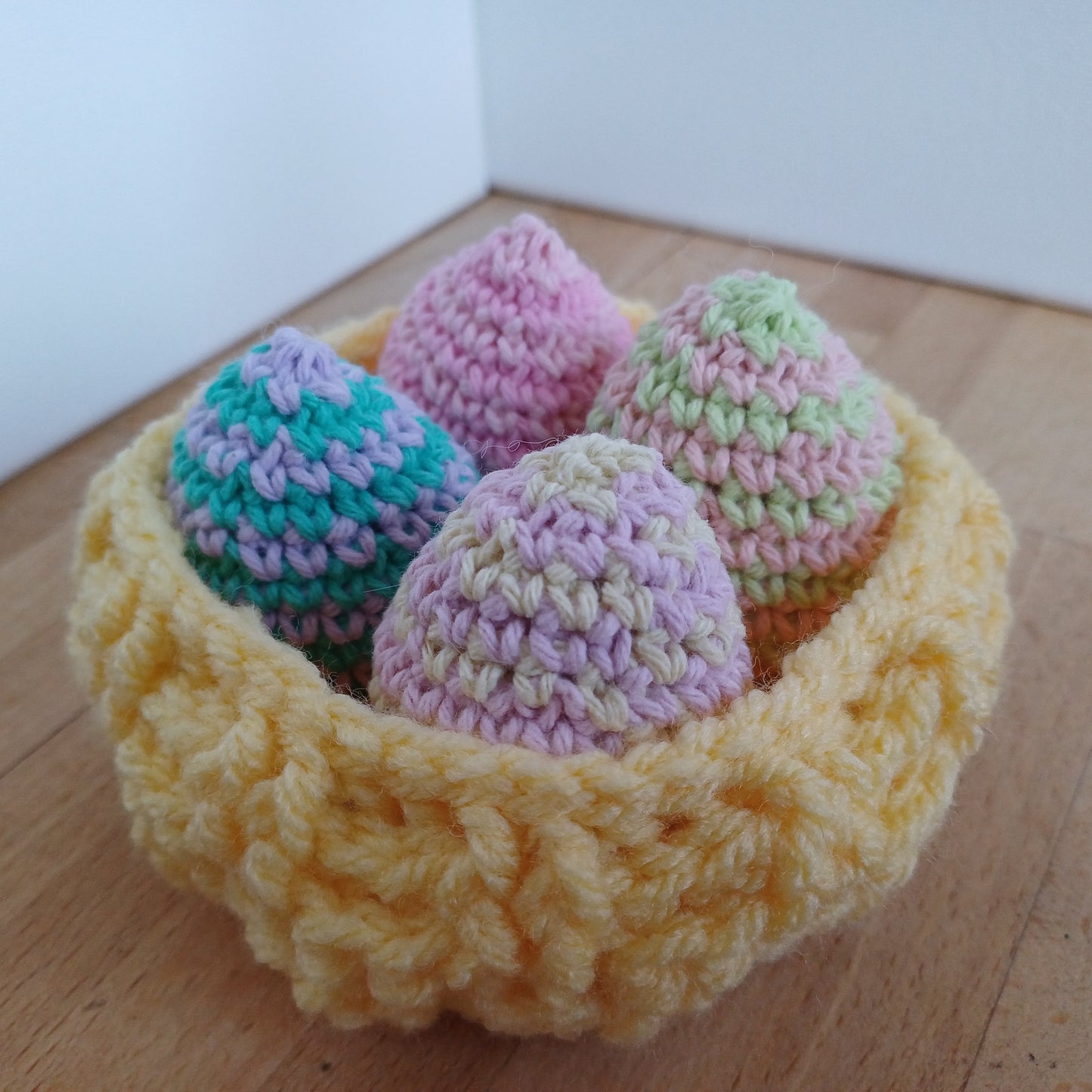 Petit panier oeufs de Pâques jaune