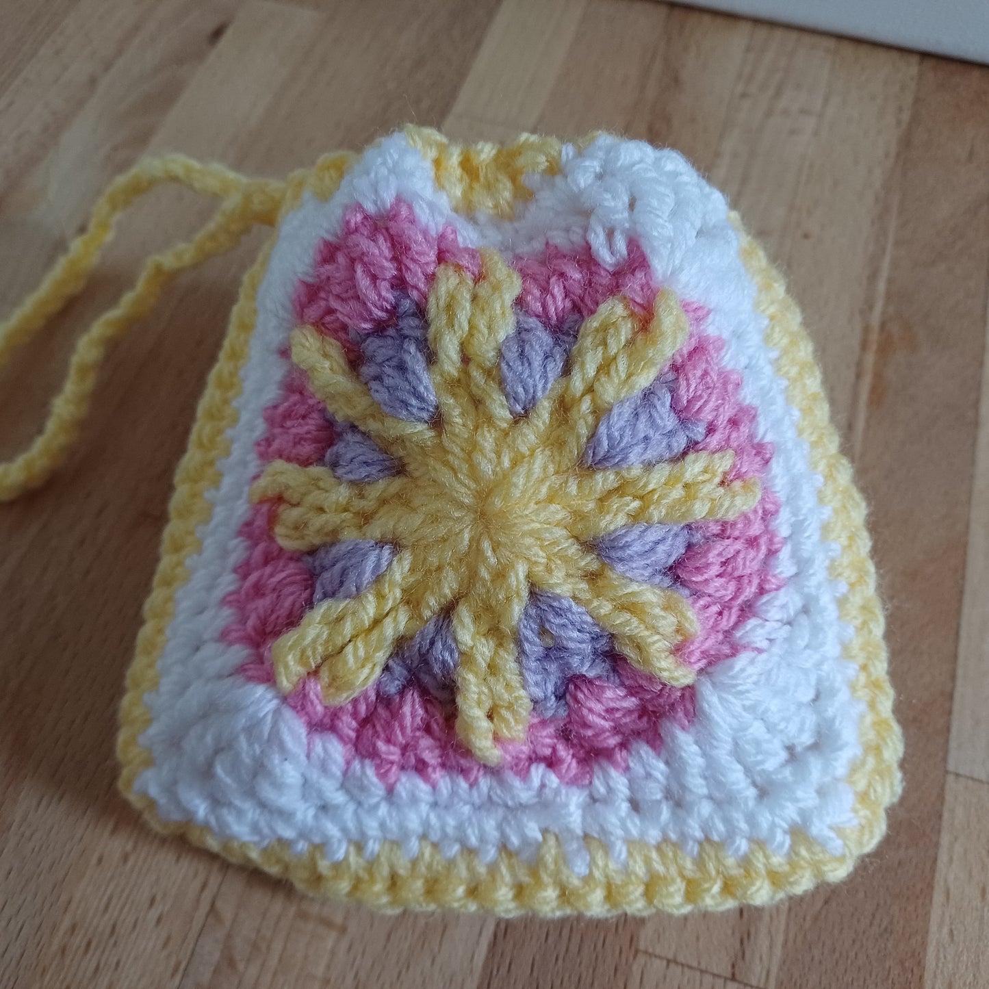Pochon granny jaune, violet et rose