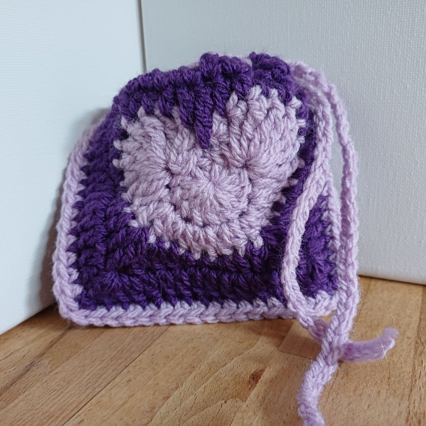 Pochon granny coeur duo de violet.
