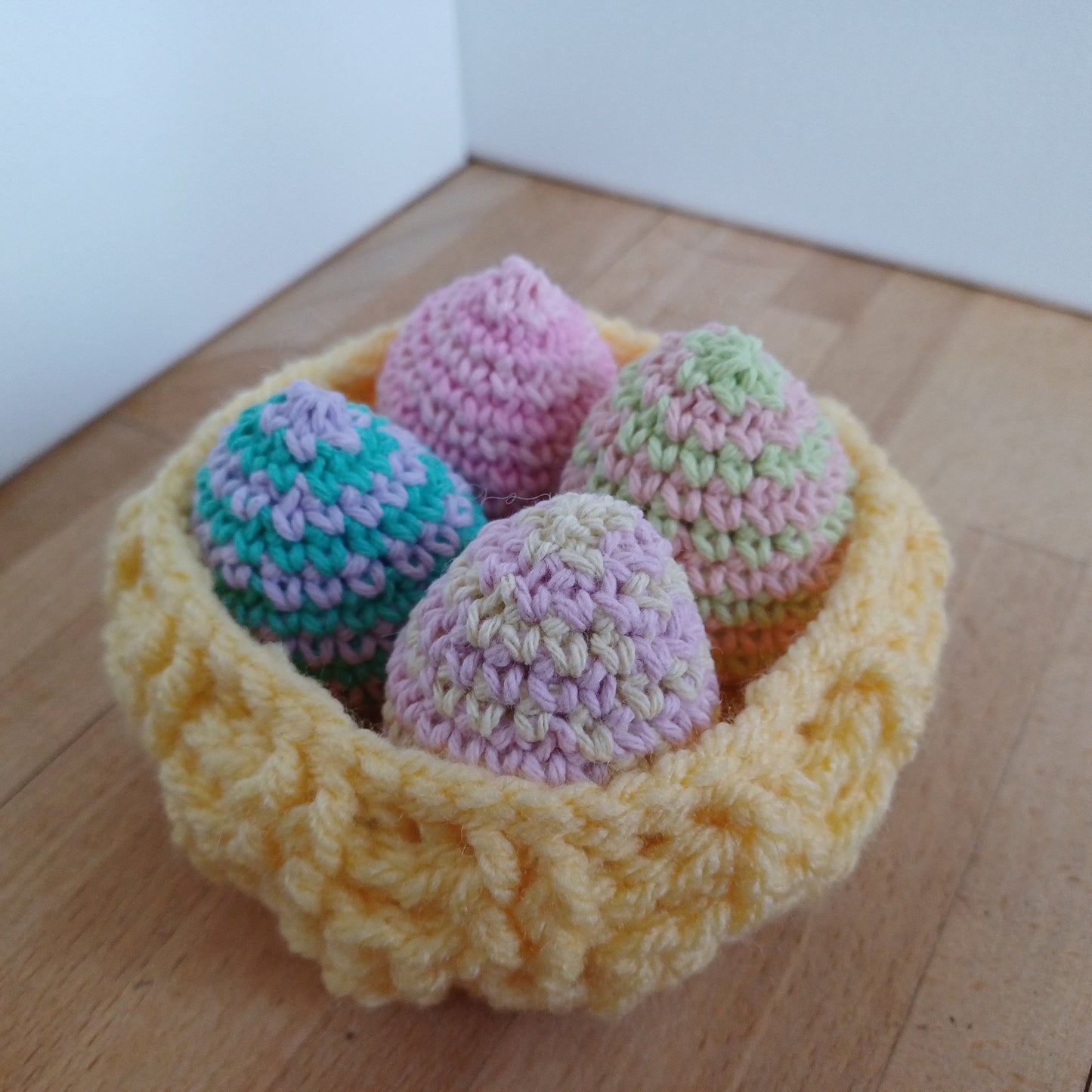 Petit panier oeufs de Pâques jaune