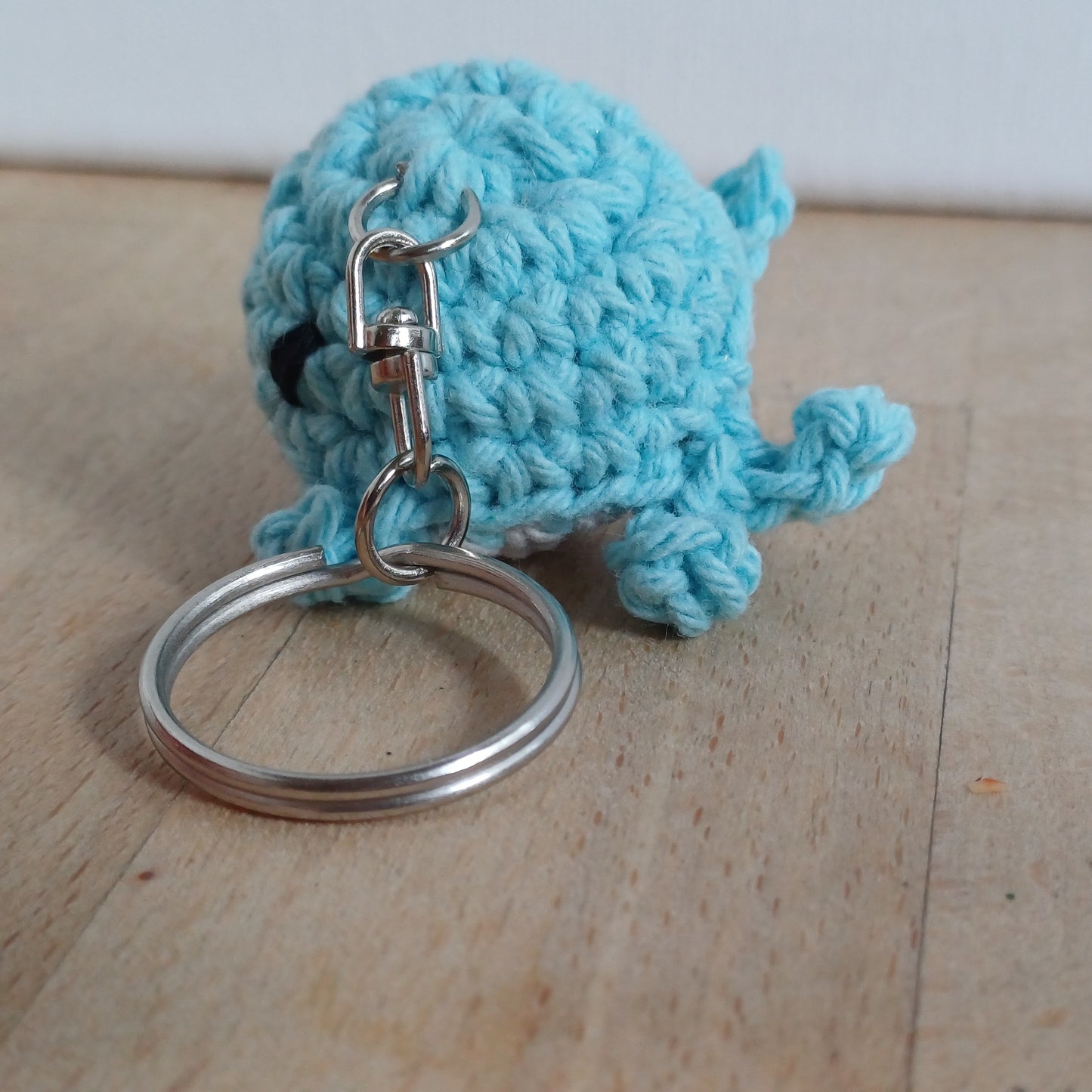 Porte-clés mini baleine bleu pastel