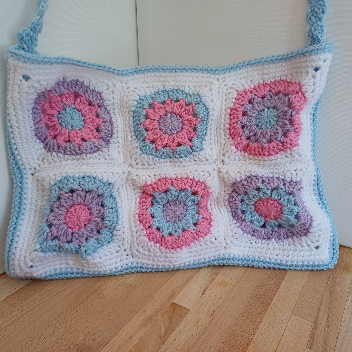 Grand sac bandoulière bleu, violet et rose