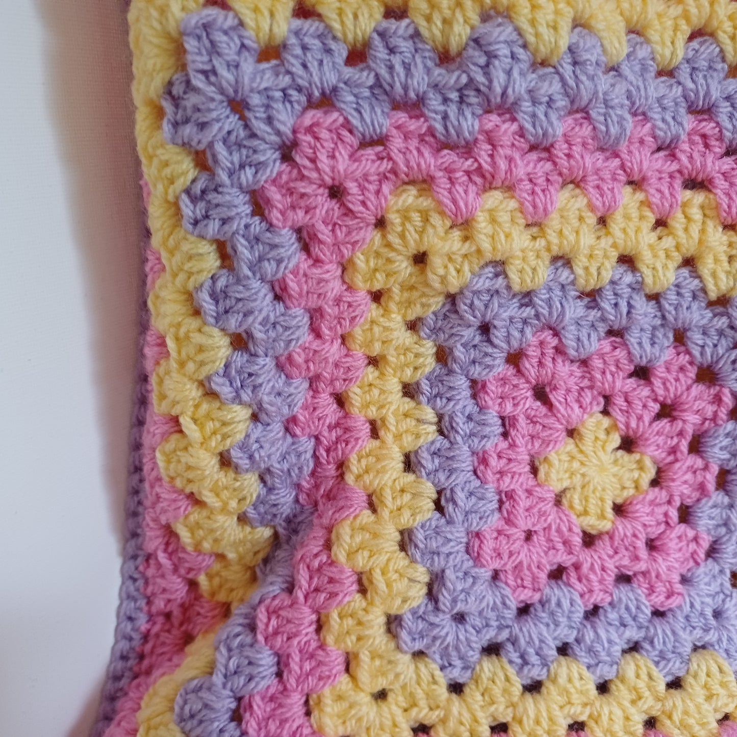Tote bag jaune, violet et rose