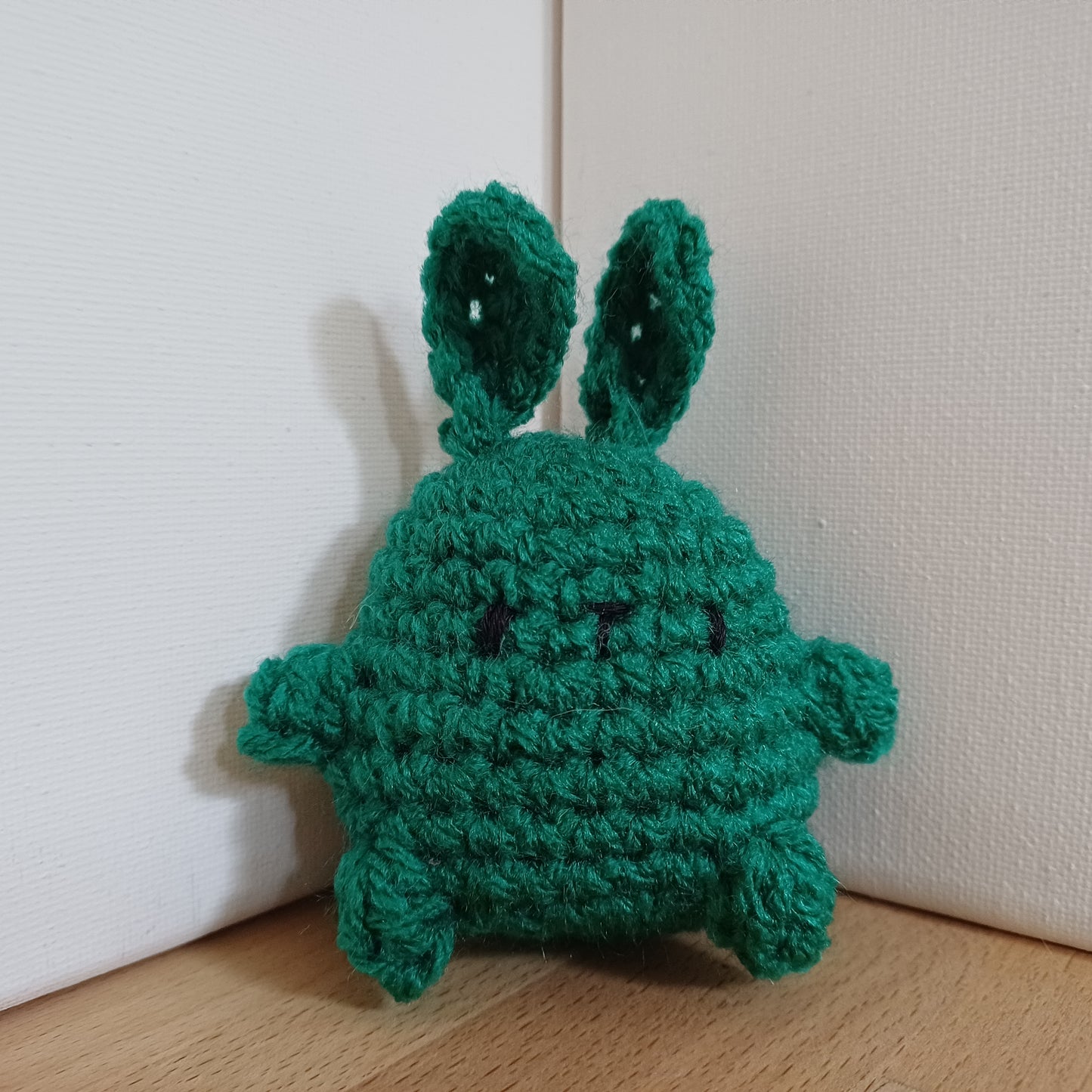 Mini lapin vert foncé