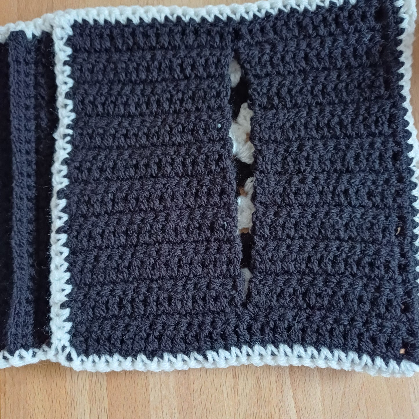 Etui pour carnet avec rangements noir et blanc