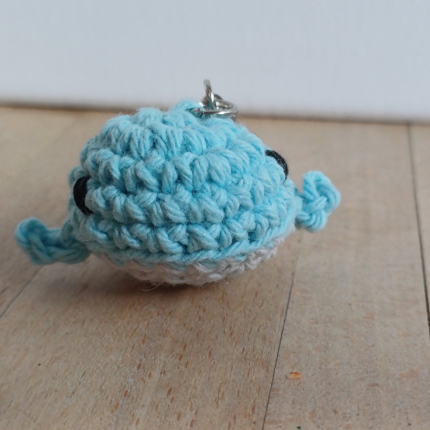 Porte-clés mini baleine bleu pastel