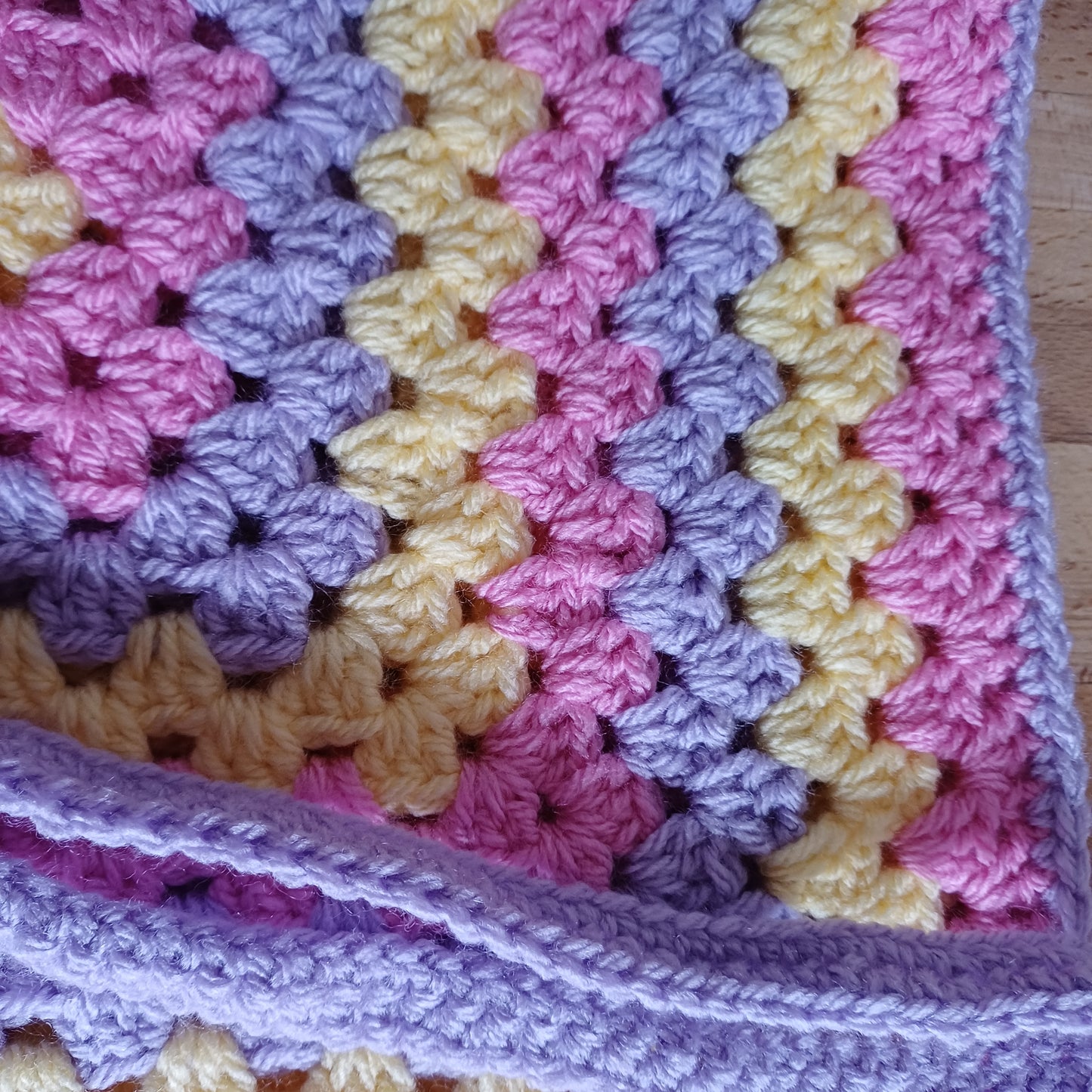 Tote bag jaune, violet et rose