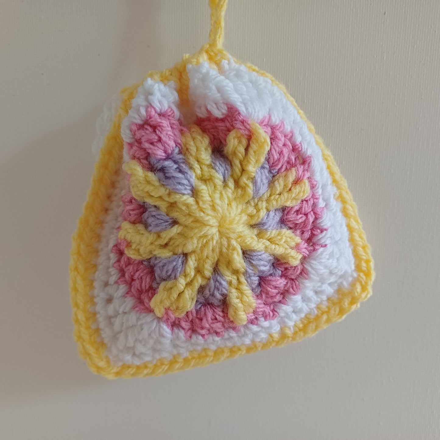 Pochon granny jaune, violet et rose